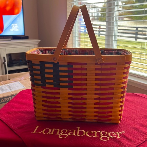 Longaberger 1998 CC Flag Magazine Basket